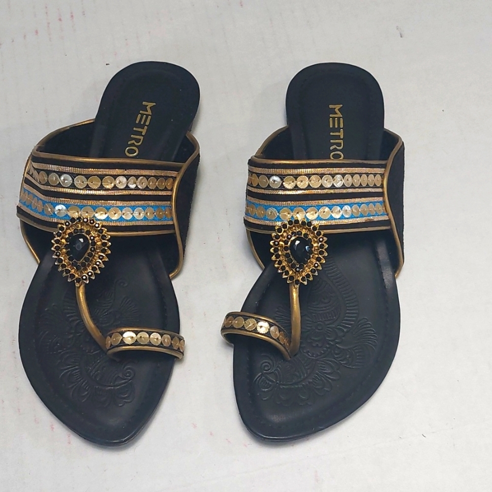 Metro Woman Black and Gold Sandals Size 36